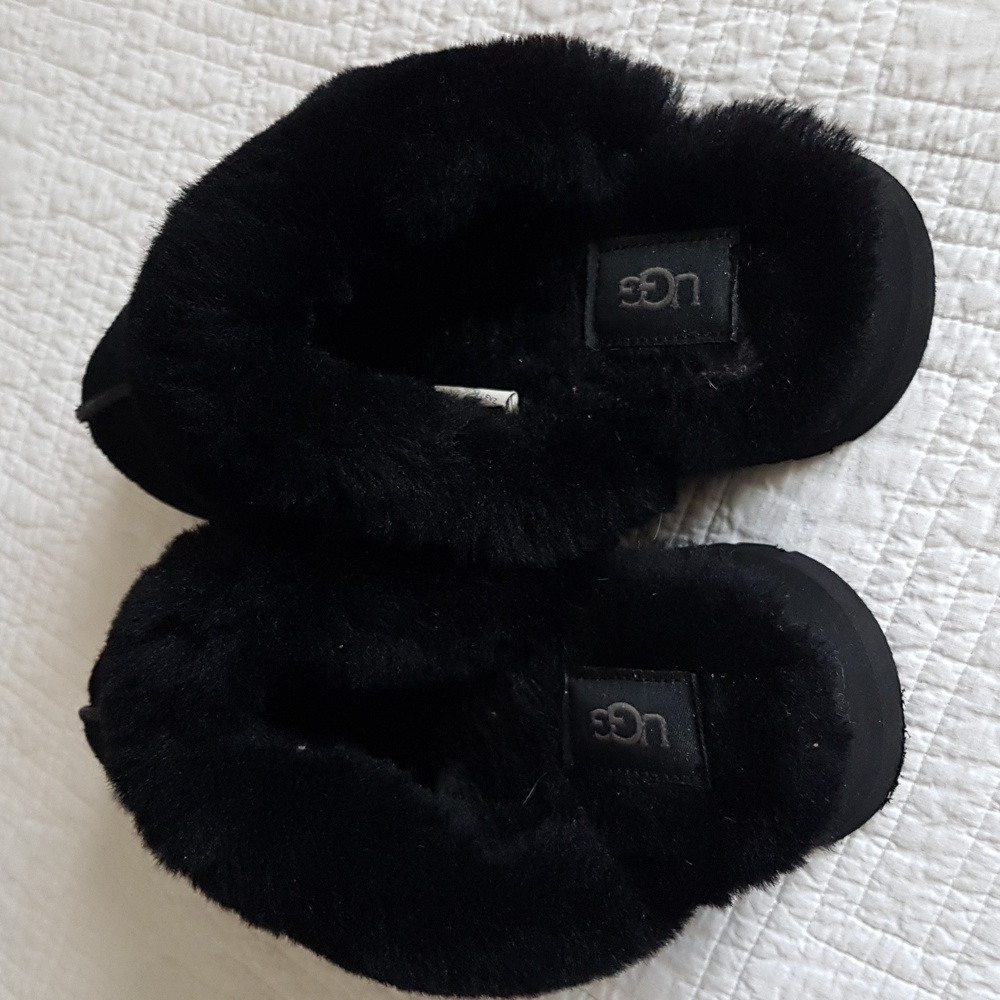 UGG Women's Plush Black Slippers - Picture 9 of 12